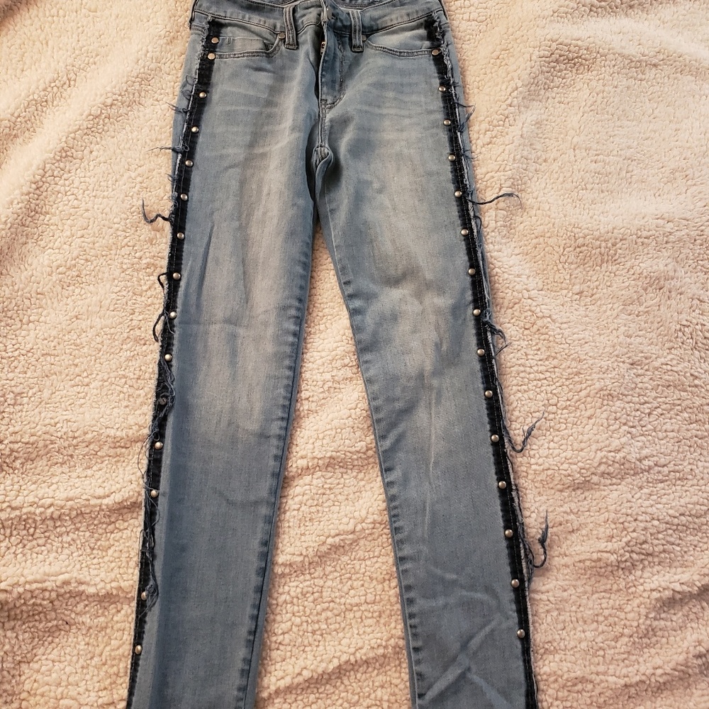 Liverpool Distressed Jean's w/Silver Studs Sz 0/25